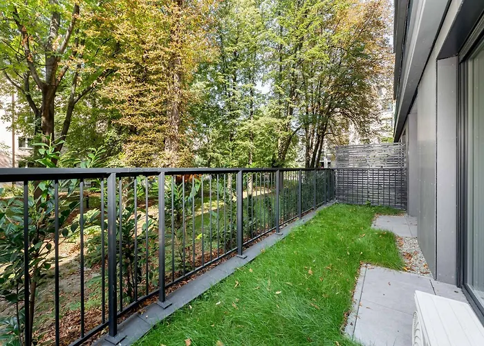 Luxury Two-Bedroom Apartment With Terrace By Tyzenhauz