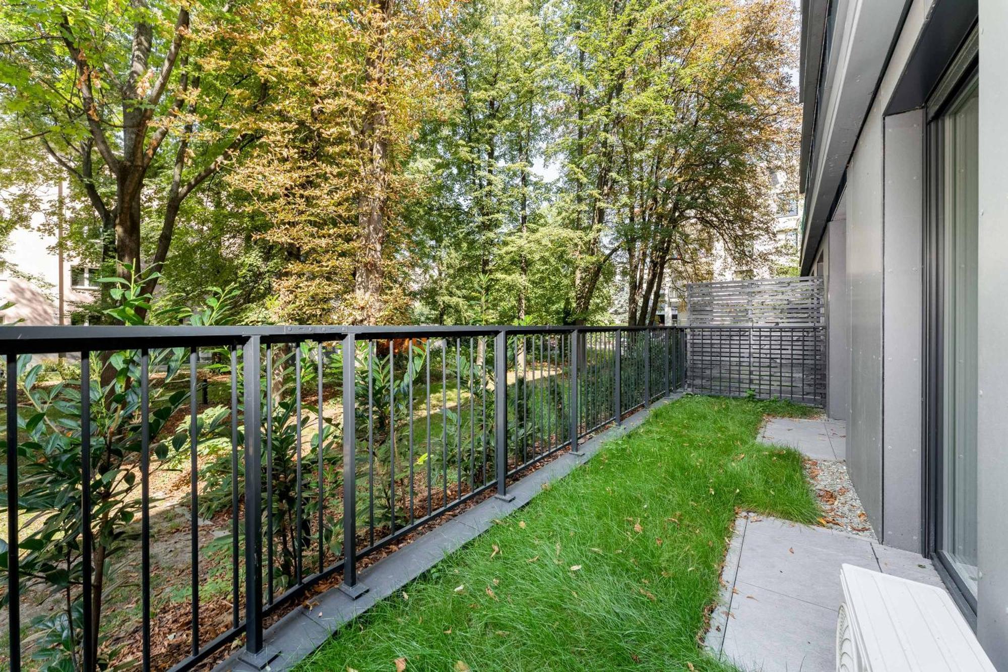 Apartmán Luxury Two-bedroom With Terrace By Tyzenhauz