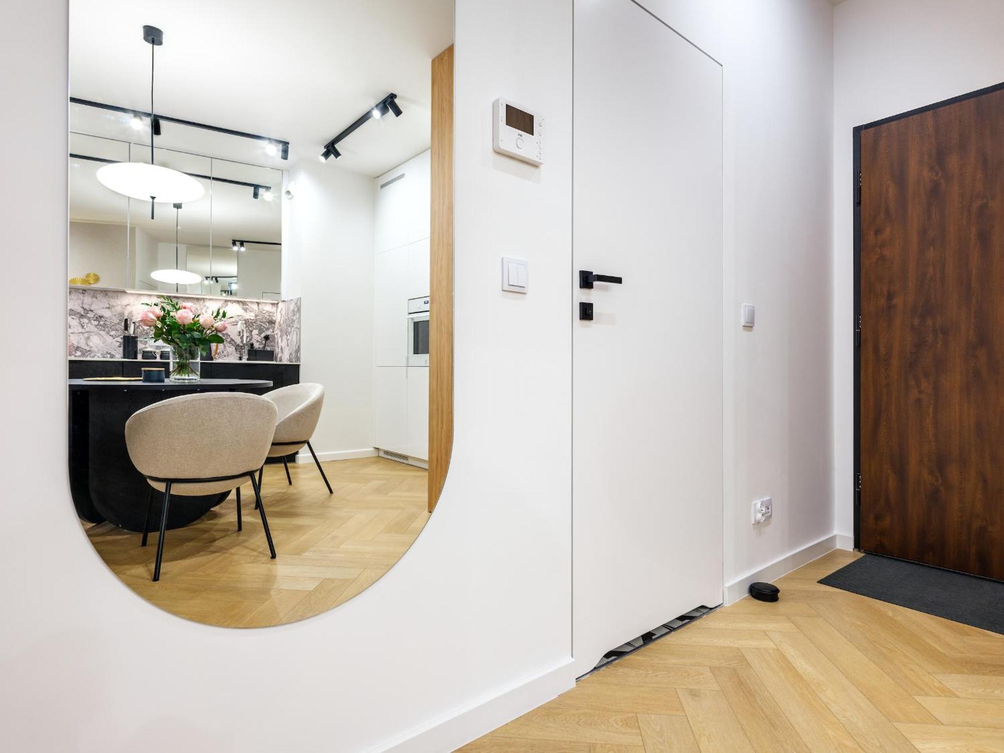 Apartmán Luxury Two-bedroom With Terrace By Tyzenhauz